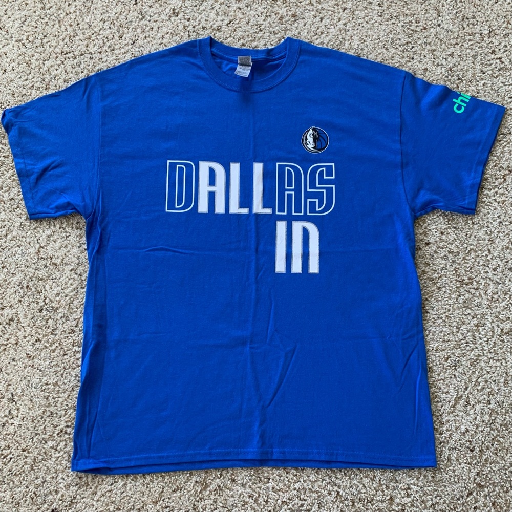 DALLAS MAVERICKS MENS XL ALL IN NBA T-SHIRT
